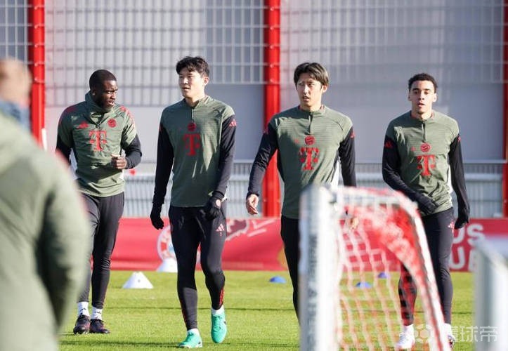 慕尼黑日报：伊藤洋辉因肌肉问题、金玟哉因膝盖疼痛退出训练