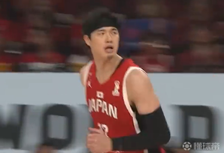 渡边雄太上半场高效取11分2板1断，中国队三锋线合计仅9分