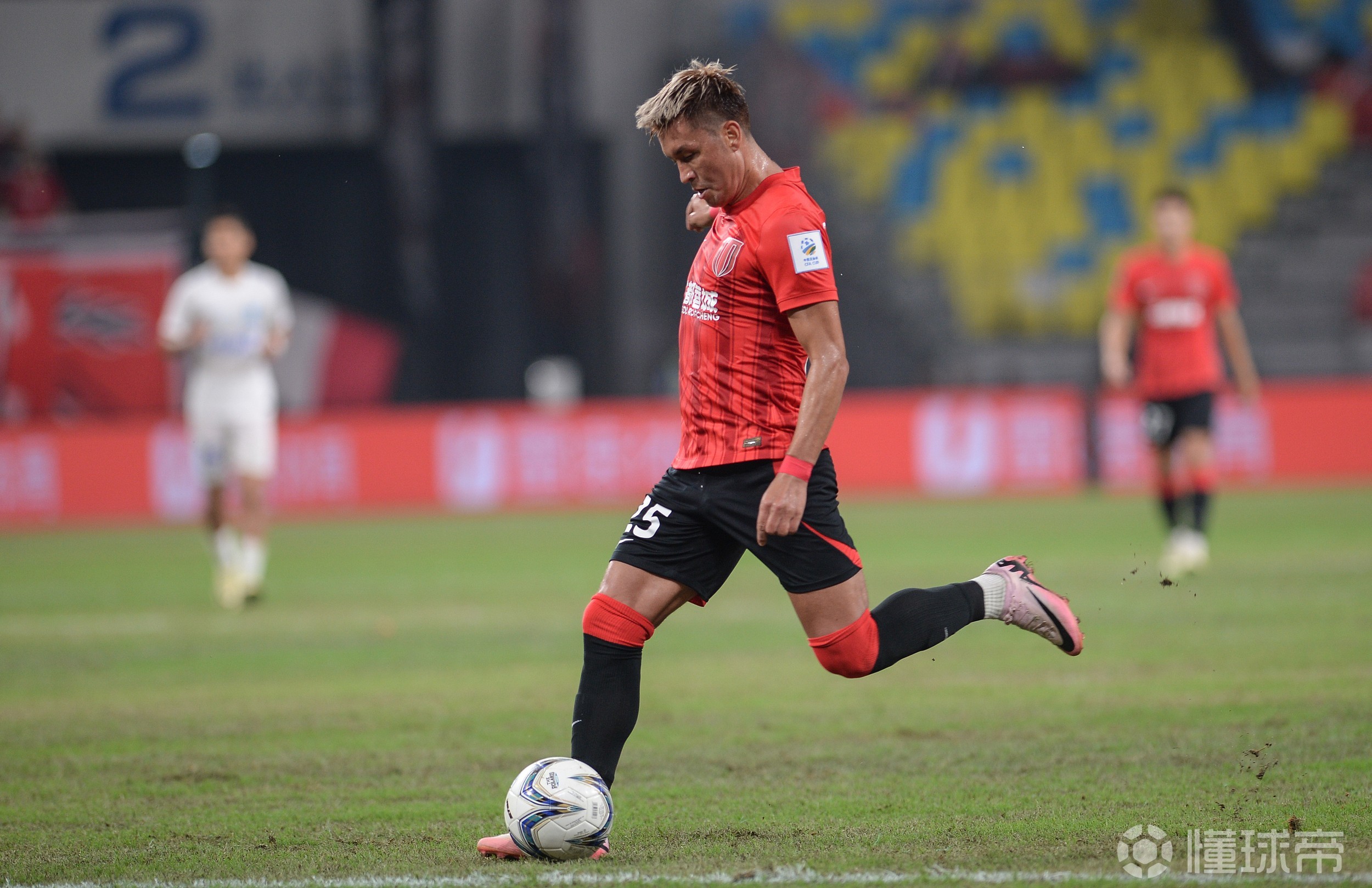 官方：成都蓉城与35岁中场买提江完成续约