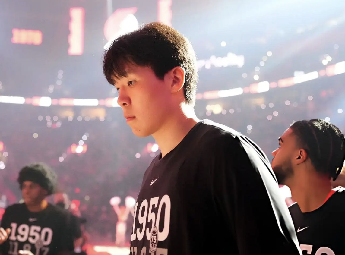 NBA中国官网：杨瀚森最近有个“不成文义务”，给伤员当“陪练”